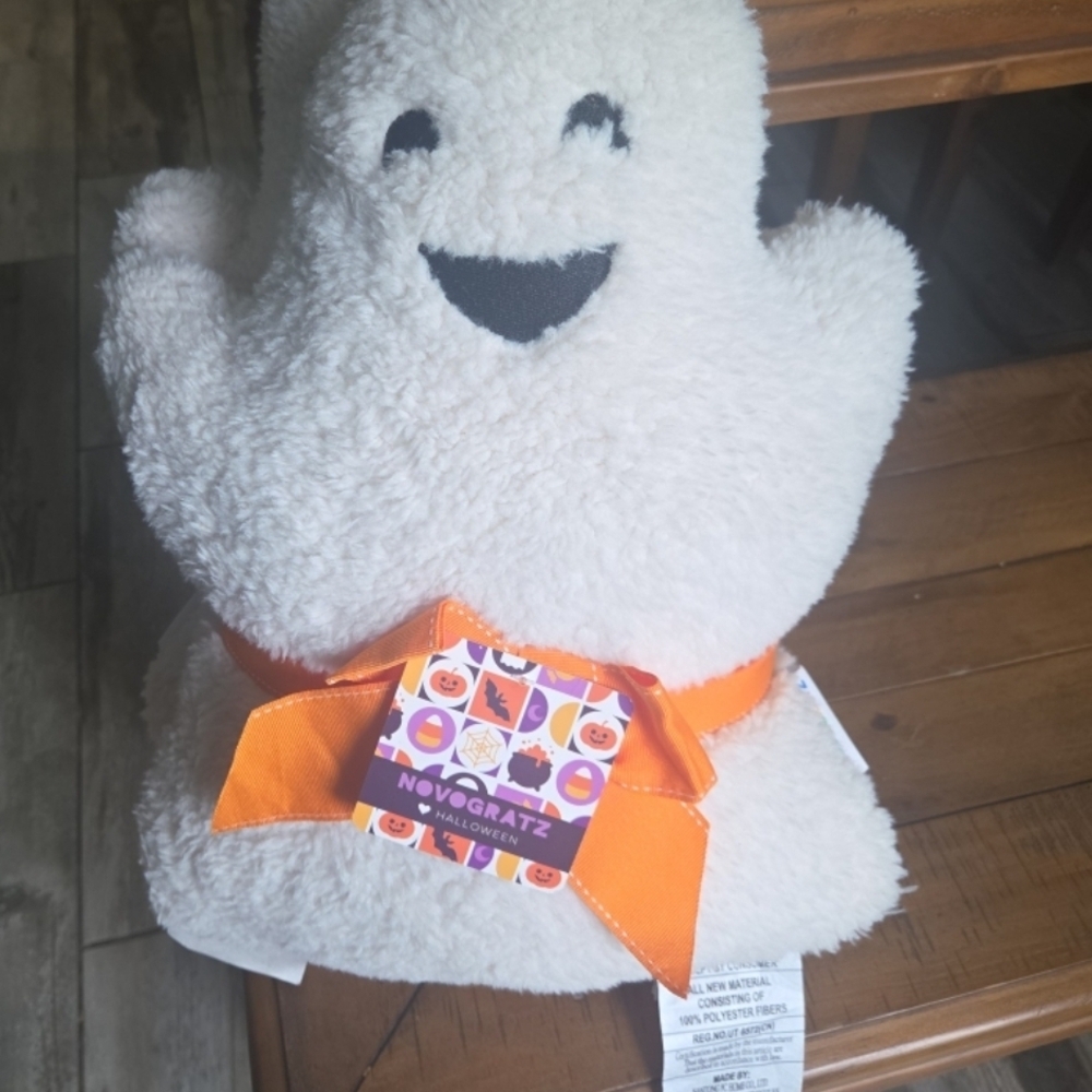 Novogratz Halloween Throw Pillows 2  WHITE Ghost Sherpa Cute Boos NEW